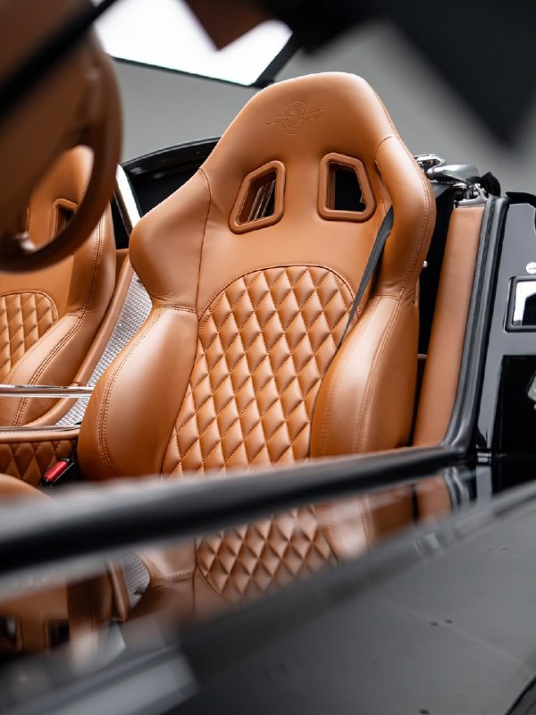 Spyker C8 Laviolette 2006 года выделяется на фоне однообразного мира суперкаров. Собранный вручную в 8