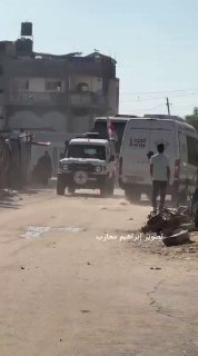 أسرى محررون يصلون غزة عبر معبر كرم أبو سالم