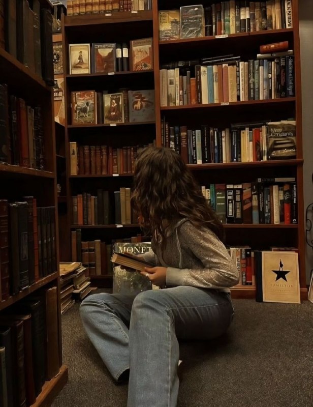 شعر و کتاب🌹: 🌹📝دارم بـه حرف‌های " مصطفی مستـور "گوش می‌کنـم کـه میگـه :«خویشان من آنهایی نیستند که با آنها نسبت خونی دارم ؛ مثلا خانم