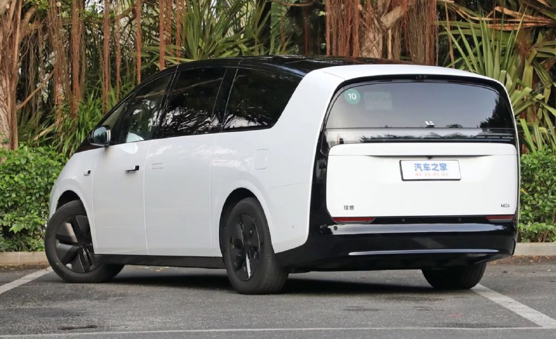 Li Auto отзывает 11 тысяч минивэнов Li Mega 2