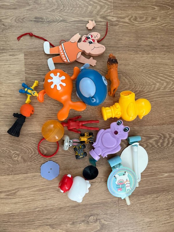 Мешочек игрушек мелких, мешочек на творчество (повырезать) всяких исписанных детских книжек с задани — фото 1