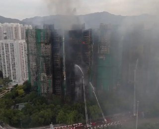 Число погибших при пожаре в Гонконге возросло до 44 человек, сообщили в пожарной службе города.