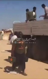 תושבי הדרמאוט תופסים את הנשק של הכנופיות הנתמכות על ידי אל-סעוד בתימן לאחר שכוונו למחנותיהם על ידי הכוחות ה…