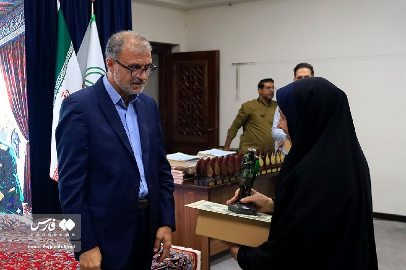 اخبار هرمزگان: 📸 مراسم تجلیل از خادمین علوی حسینی رضوی🔹 مراسم تجلیل از خادمین و مواکب علوی حسینی رضوی که در سه مناسبت عید غدیر پیاده رو