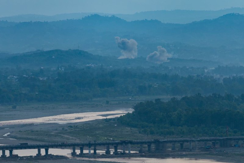 Pakistan fires missiles at India in major escalation as nuclear tensions rise