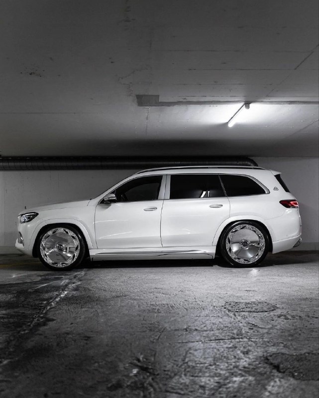 Mercedes GLS Maybach 3