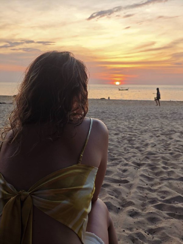 Хотела снять для вас красивый закат, но мужчина решил иначе У нас 3 дня впереди, но как же не хочется уезжать. Нам очень понравилось в Таиланде. Мы... - изображение 1 - хотела, снять, вас