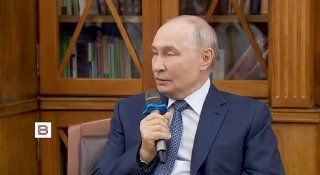 Путин на встрече с учителями обсудил белых медведей и косаток в Арктике, связав это с тем, что «мы проводим специальную военную операцию»:«Там рядышком косатки обитают, они едят этих медведей, как мелюзгу. Да. Они просто набрасываются стаей такой и, бум, н