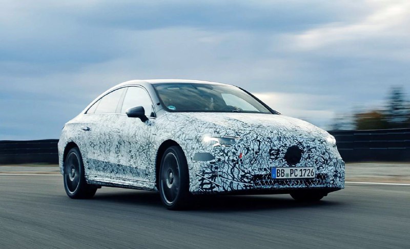 Компания Mercedes-Benz опубликовала фото нового CLA В линейке появится гибридная