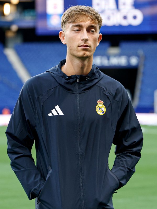 رئال مادرید | Real Madrid: لطفا موقع دفاع کردن چشاتو باز کن🤍👑@FCRealMadrid |