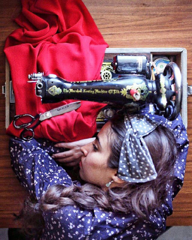 👉🏾به نام زن👈🏾: خودت را جای زنی بگذاركه به وقتِ پريشانی يك رابطهبلند میگويد؛همه ی مردها مثلِ هم اند ...دلگير نشو !اگر از كسی ضربه میخورد