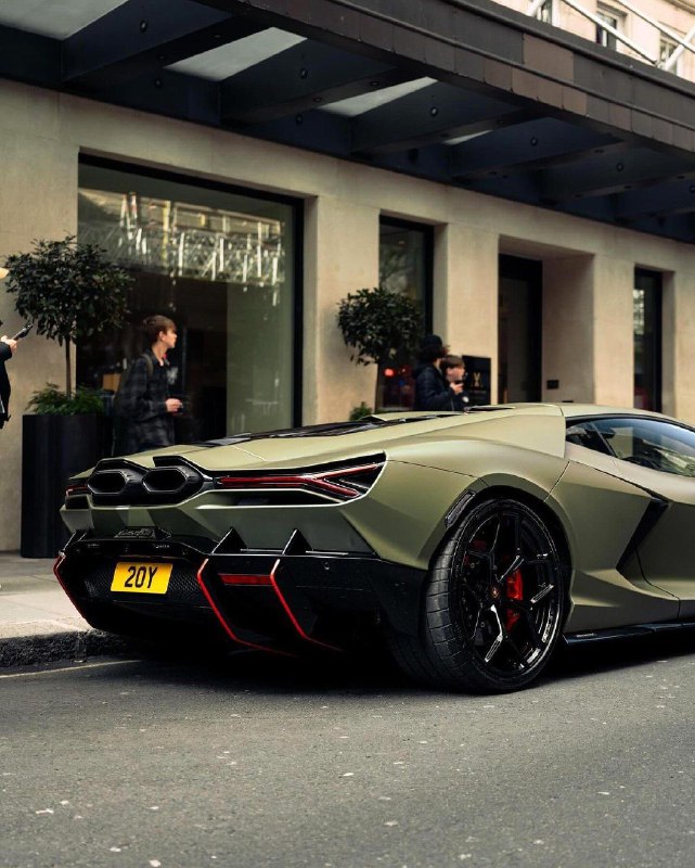 Lamborghini Revuelto 9