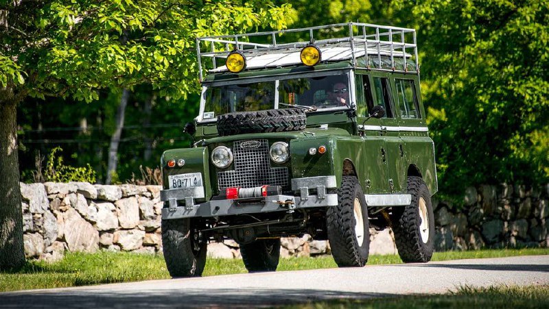 Вторая жизнь Land Rover: культовые внедорожники 50–70-х годов стали электрокарами 3