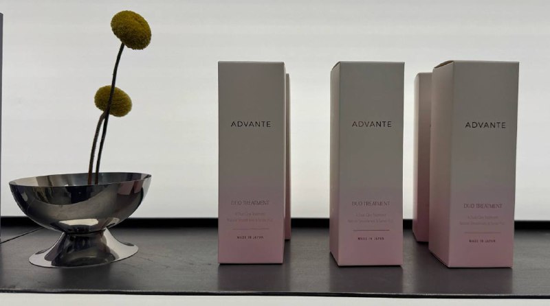 Поиски бренда косметики для мастерскойПобывала в офисе компании SENECA, чтобы познакомиться с их брендами. Для меня сейчас стоит задача — найти для своей мастерской бренд, который смог бы комплексно закрыть потребности клиентов: уход + стайлинг.На первый взгляд, это кажется просто, но на практике всё сложнее. Одни бренды отлично справляются с задачей «помыть и увлажнить», но их линейки по стайлингу очень ограничены. У других — широкий выбор укладочных средств и полноценный уход, но пока не уверена, насколько это соответствует моему стилю работы и запросам моих клиентов.Поэтому выбор требует времени и вдумчивости: — хочется качества, смыслов и стильную упаковку, которые будут органично работать в моей мастерской.Поиски бренда косметики для мастерскойПобывала в офисе компании SENECA, чтобы познакомиться с их брендами. Для меня сейчас стоит задача — найти для своей мастерской бренд, который смог бы комплексно закрыть потребности клиентов: уход + стайлинг.На первый взгляд, это кажется просто, но на практике всё сложнее. Одни бренды отлично справляются с задачей «помыть и увлажнить», но их линейки по стайлингу очень ограничены. У других — широкий выбор укладочных средств и полноценный уход, но пока не уверена, насколько это соответствует моему стилю работы и запросам моих клиентов.Поэтому выбор требует времени и вдумчивости: — хочется качества, смыслов и стильную упаковку, которые будут органично работать в моей мастерской.