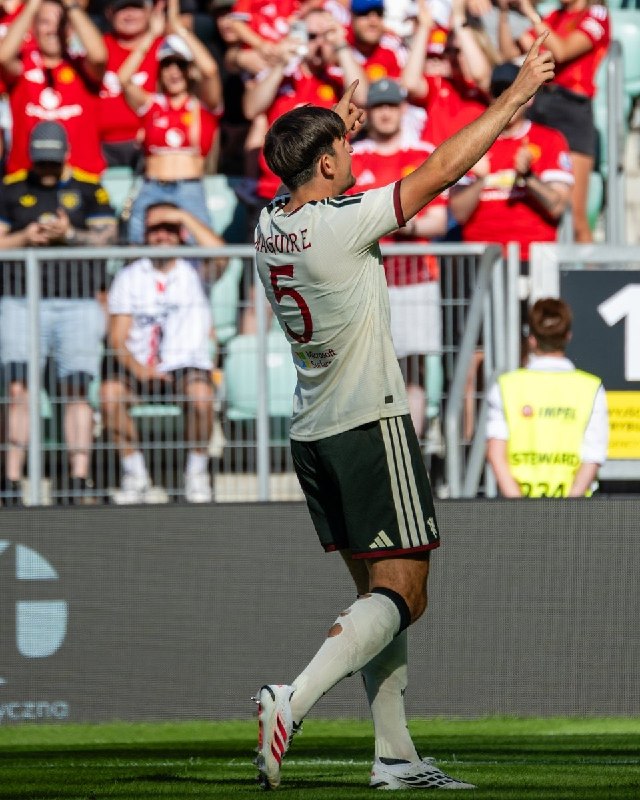 منچستریونایتد | Manchester United: ❌پایان بازی 🔴 منچستریونایتد 2⃣🆚4⃣ میلان ⚫️ ⚽️ مگوایر ❌ پنالتی از دست رفته برونو ⚽️ دورگو باخت سنگین تمام ضعف ها را نمایا