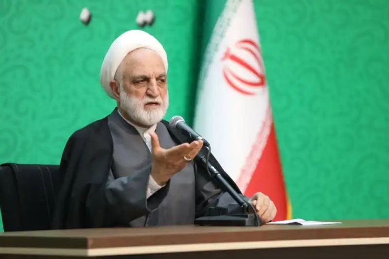 کیوسک خبر: 🔴 اژهای: در برابر آمریکا کوتاه نمیآییم؛ پاسخ بعدی قاطعتر خواهد بود🔸 رئیس قوه قضاییه با تأکید بر حفظ وحدت و انسجام داخ