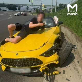 "Мажоры не умирают, любые аварии нам до п*зды. Новую купим, давайте"Пьяный сын миллионера устроил массовую аварию в центре Нижнего Новгорода — он разбил свой кабриолет Mercedes-Benz SL и повредил ещё два автомобиля. Сергей Корнилов — сын гендиректора ГК "Л