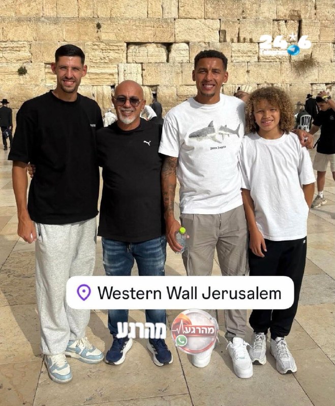 🇮🇱 Maccabi Tel Aviv players, James Tavernier and Esther Sukler, came to visit the Western Wall.
