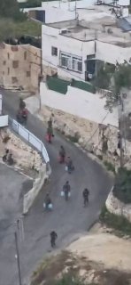 אילץ את תושבי חברון להתפנות מבתיהם על ידי ישראל הישראלי כוחות ישראל אילצו חלק מתושבי חברון בגדה להתפנות מבת…