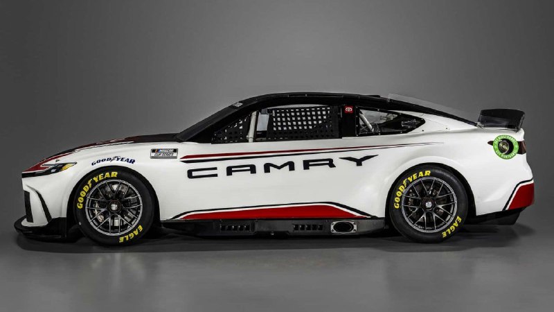 Новая 700-сильная Toyota Camry XSE Next Gen с мотором V8 2