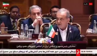 🇮🇳 בישיבת ה-BRICS ובמהלך נאומו של פז'שקיאן, דובר משרד החוץ של הודו אכל אגוזים וליקק את ידיו עד כדי כך שסוף סוף לקחו אותם ממנו 😂