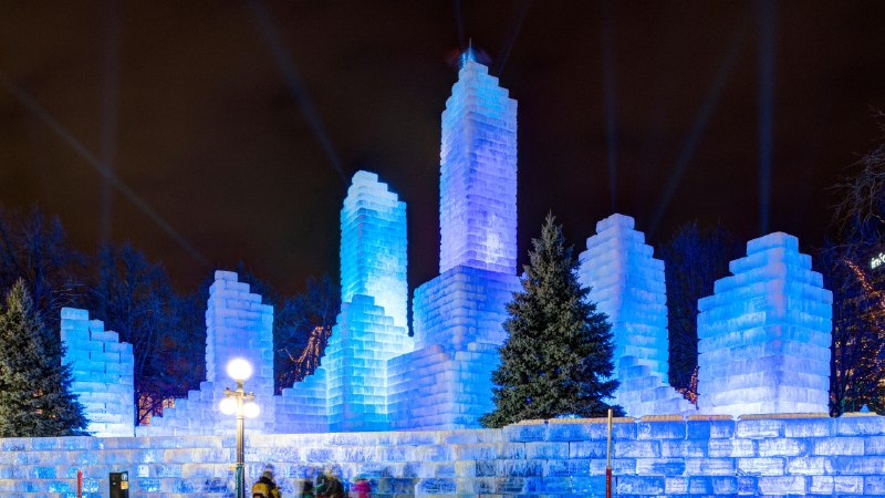 In winter's embraceIce palace at the St. Paul Winter Carnival, Minnesota (© Joe Mamer Photography/Alamy)