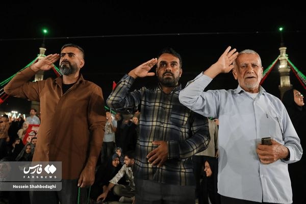 اخبار قم: 🎥 مسجد جمکران در سالروز آغاز امامت امام زمان (عج) غرق در شور و شیدایی شد @FarsQom - Link📸 جشن آغار امامت امام زمان (عج) 