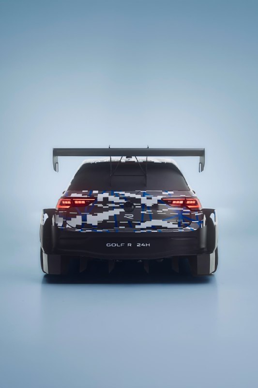 Volkswagen показал заряженный Golf R специально для участия в марафоне «24 часа Нюрбургринга». 3