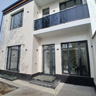 За Мустангом 5 комн 1,5 сотки