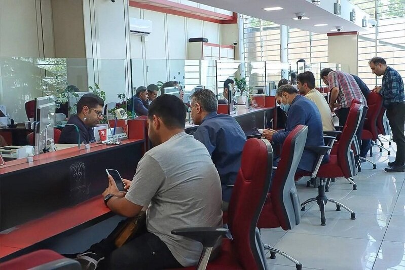 آذرباخیش: نرخ سود بانکی تغییر نمیکند🔹همتی رئیس کل بانک مرکزی اعلام کرد افزایش نرخ سود بانکی نیازمند الزامات ساختاری است که در حال