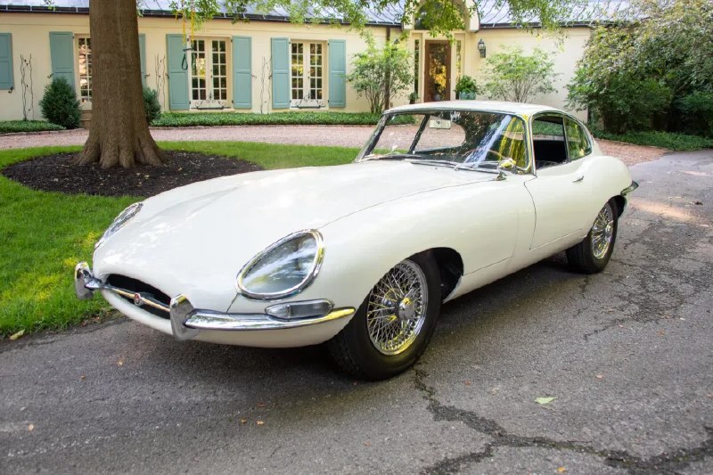 Этот Jaguar E-Type 4.2 Coupe 1967 года — не просто реставрация, а настоящий пода