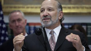 爱波斯坦：美商务部长卢特尼克面临两党辞职压力美国商务部长卢特尼克（Howard Lutnick）因涉嫌隐瞒与爱泼斯坦的长期联系而面临来自民主和共和两党的辞职压力。👉 继续浏览后续：https://rfi.my/CQpC.g