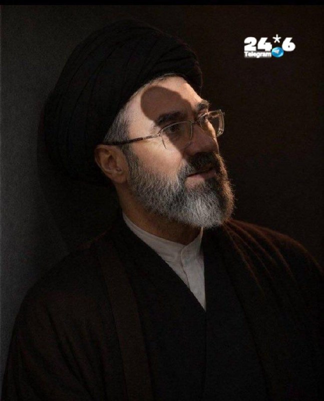 🇮🇱 "אופוזיציונר איראני לועג לתמונה 'החדשה' של מוג'טבה ח'אמנאי". הפעיל האופוזיציוני האיראני, עומיד דאנה, ל…