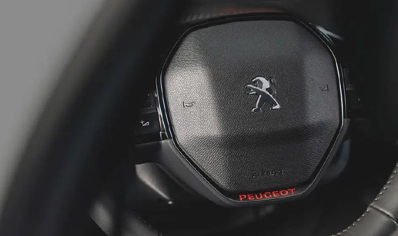 Хэтчбек Peugeot 208 получил спортивную версию в ретро-стиле 6