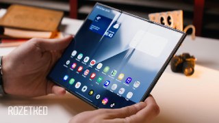 Налетай, подешевело«Трикладушку» от Samsung — Galaxy Z TriFold — теперь можно купить в России за 399 990 рублей. По такой цене смартфон начала продавать МТС.У других крупных ритейлеров модель с двойным шарниром стоит на 100 000 рублей дороже.rozetked.me/ne