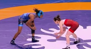 מורגן ניקול טרנר (ארה"ב), שגרמה לפציעת עין קשה לאליזאבטה סמירנובה ומנעה ממנה את ההזדמנות להמשיך להיאבק על מ…