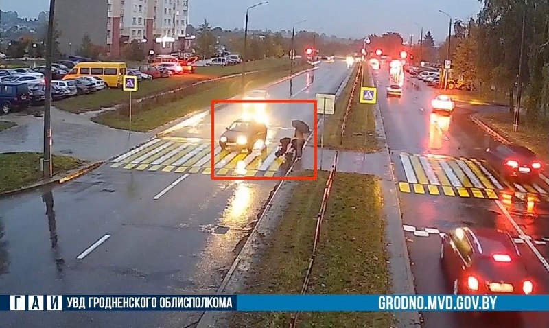 בגרודנה נהג צעיר הגיב מאוחר מדי לאישה שחצתה את הכביש עם שני ילדים, ואיבד את רישיונו למשך שנה. הקישור לא עוב…