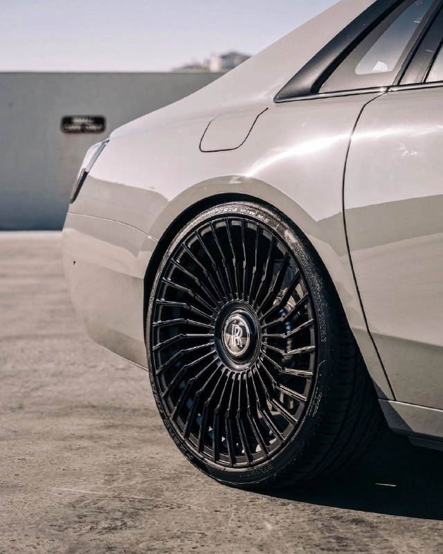 Black Badge Rolls Royce Ghost 3