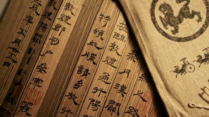 八載春秋恍似夢，回首當年走絲路