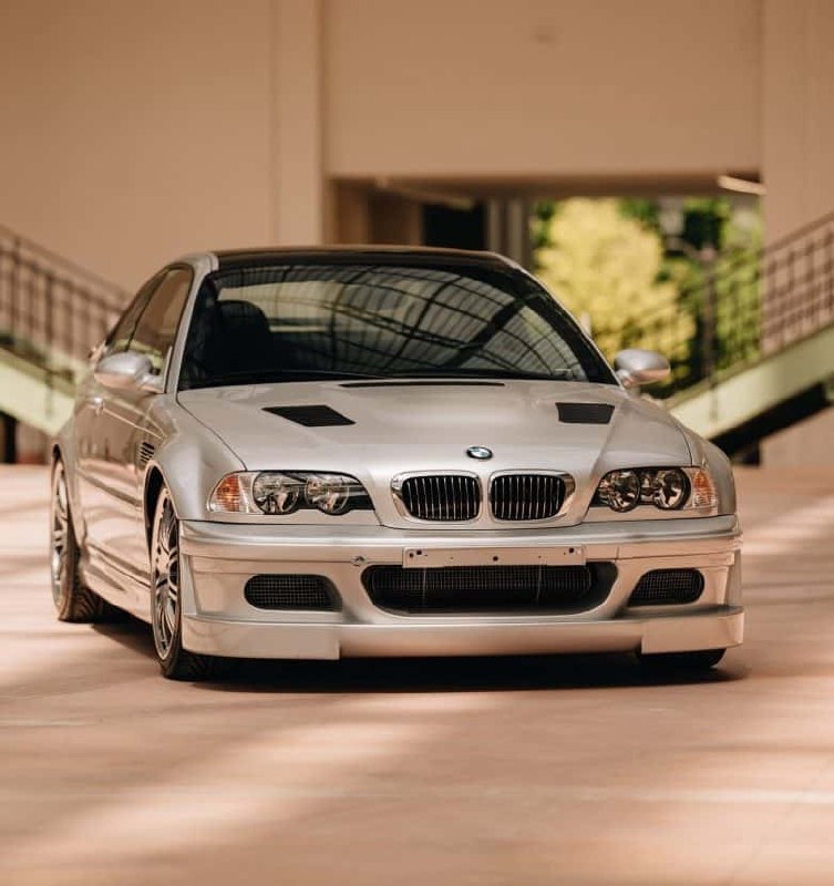 Три из всего 10 выпущенных BMW M3 GTR Strassenversion E46 пережили «зиму» и тепе