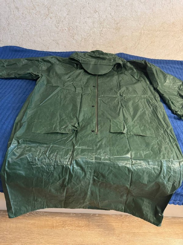 Новый дождевик -10 лари много вещей в профиле — фото 1