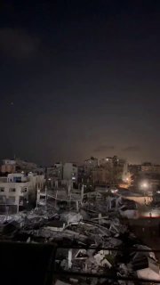 עוד משהד.. הרגע שבו מטוסי הכיבוש הפציצו בניין מגורים במחנה הפליטים אלשאטי, ממערב לעיר עזה.