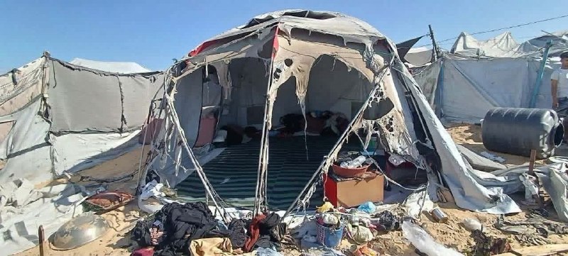 עזה: 2 תינוקות מתים לאחר שריפה פרצה באוהל במוואסי חאן יונס הילדים מתו כתוצאה מהשריפה שפרצה בערב הקודם. הם ה…