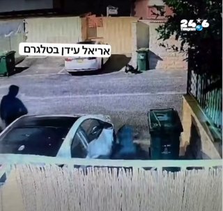 🇮🇱 Masked men were recorded setting fire to a car in Netivot. Ariel Idan on Telegram.