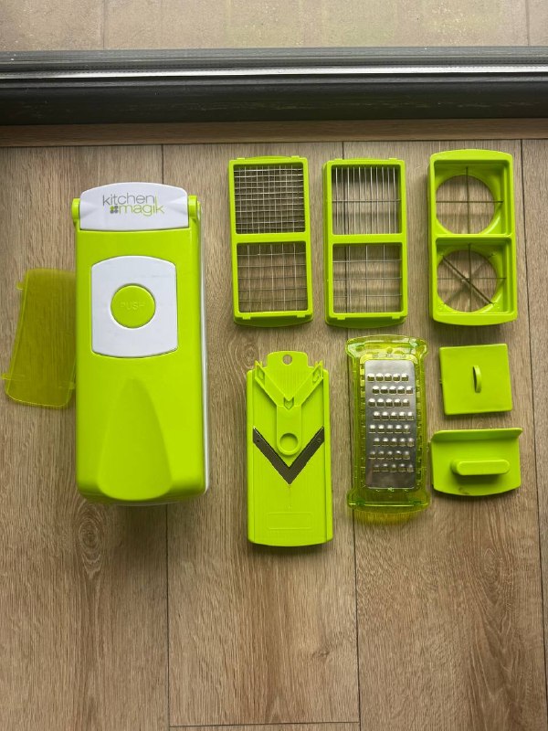 Терка для овощей, много насадок, почти не пользовались, идеальное состояние + весы кухонные. За все  — фото 1