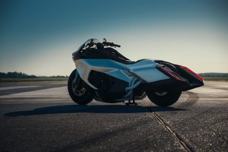 Ну, BMW Motorrad решила, что одной "шестерки" в M5 мало — теперь шесть
