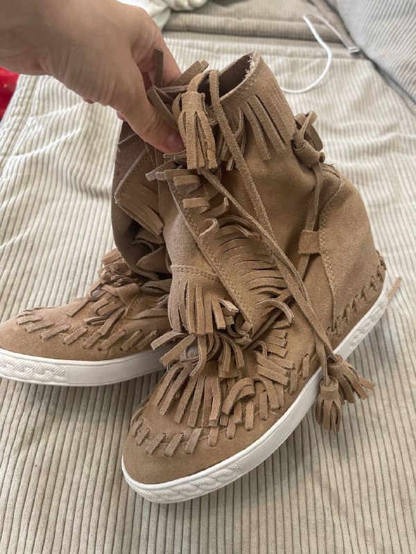 Ботинки натуральная замша, на танкетке 39 размер