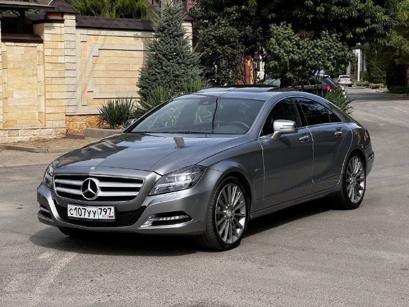 Mercedes-benz 2012 3.5 /221ткм

Легендарный mercedes-benz cls он же всеми любимый «банан» в отличном состоянии по первой цене
Кузов в отличном состоянии, преимущественно в родной краске / присутствуют вторичные окрасы что вполне адекватно для автомобиля этого года выпуска, ни грамма шпаклевки
В автотеке есть несколько расчетов, но самый большой из них 250тр что совсем незначительно для авто премиум сегмента
Очень красивый салон в редком бордовом исполнении
Жирная комплектация с подкачками сидений и люком что не часто встретишь у данной модели авто
Технически так же в хорошем состоянии, недавно заменены задние баллоны пневмы+датчики
Ходовая в хорошем состоянии
Пневма обслужена и не требует никаких вложений
Мотор работает хорошо не троит и не дымит
Цена: 1695000₽
+79381444463 - фотография - 4
