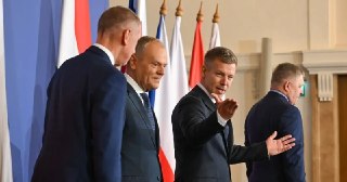...Есть город Вышеград. Центральноевропейская четверка заявила о перезапуске — и будет бороться за свою часть пирогаКремль последние годы выстраивал двусторонние отношения — с Венгрией и Словакией.Возрождение «Вышеградской четверки» как союза означает, что
