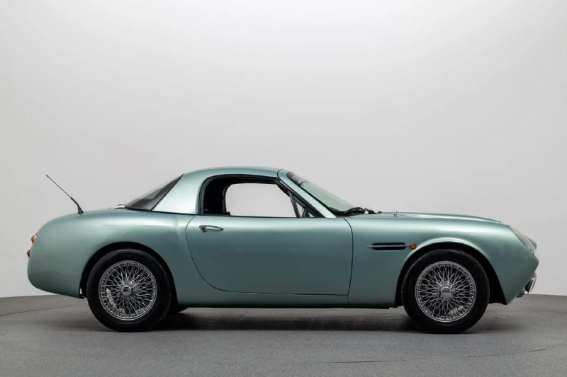 Mazda MX-5 превратили в винтажный Aston Martin и выставили на аукцион всего за $23 тысячи. 2